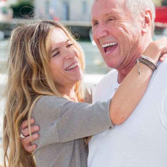 Yves Rénier et sa fille Samantha Rénier - Photocall de "Flic tout simplement" dans le cadre du 17e Festival de Fiction TV de La Rochelle sur le Vieux Port à La Rochelle le 12 septembre 2015.