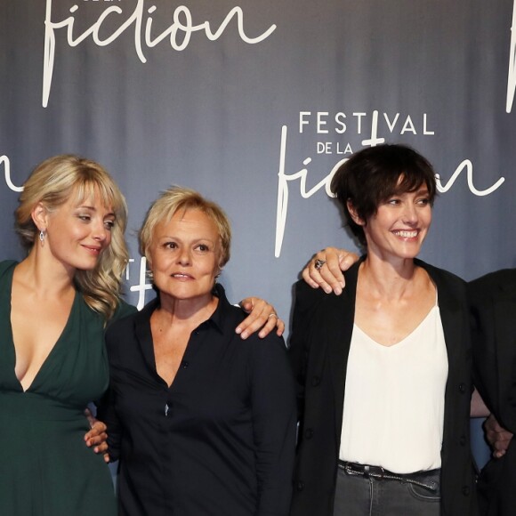 Erika Sainte, Armelle Deutsch, Laura Sepul, Muriel Robin, Anne Le Nen, Yves Rénier, Olivier Marchal et Alix Poisson à la projection du téléfilm "Jacqueline Sauvage : c'était lui ou moi" au Festival de la Fiction TV de La Rochelle, France, le 13 septembre 2018. © Patrick Bernard/Bestimage