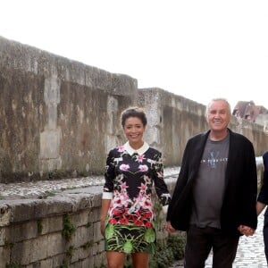 Exclusif - Yves Rénier pose avec ses deux filles Samantha et Lola lors du Festival de Fiction TV de La Rochelle, le 13 septembre 2018. © Patrick Bernard/Bestimage