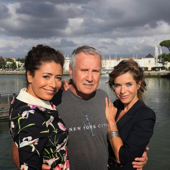 Exclusif - Yves Rénier pose avec ses deux filles Samantha et Lola lors du Festival de Fiction TV de La Rochelle, le 13 septembre 2018. © Patrick Bernard/Bestimage