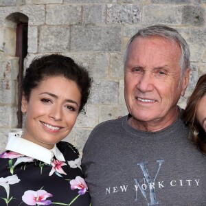 Exclusif - Yves Rénier pose avec ses deux filles Samantha et Lola lors du Festival de Fiction TV de La Rochelle, le 13 septembre 2018. © Patrick Bernard/Bestimage