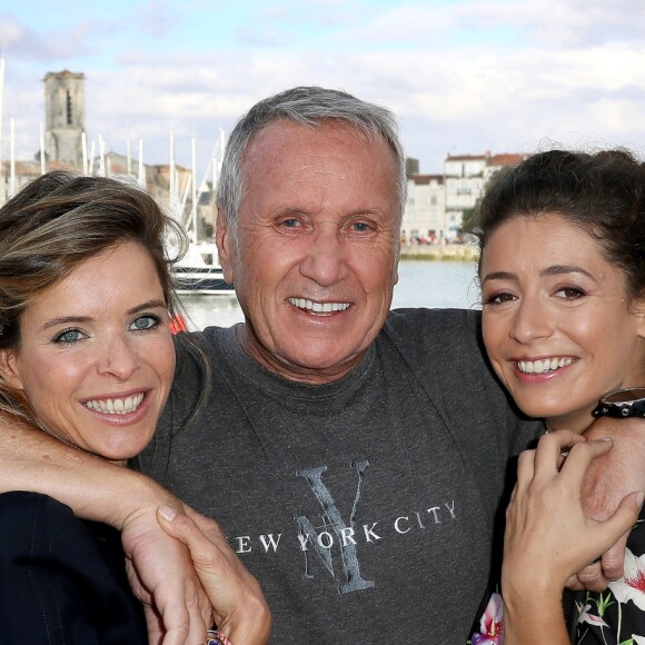 Exclusif - Yves Rénier pose avec ses deux filles Samantha et Lola lors du Festival de Fiction TV de La Rochelle, le 13 septembre 2018. © Patrick Bernard/Bestimage