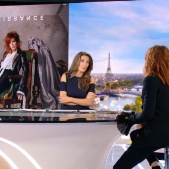 Mylène Farmer invitée d'Anne-Claire Coudray pour le JT de TF1, dimanche 30 septembre 2018.