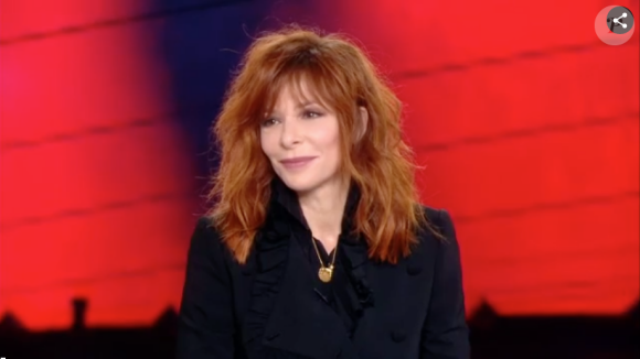 Mylène Farmer invitée d'Anne-Claire Coudray pour le JT de TF1, dimanche 30 septembre 2018.