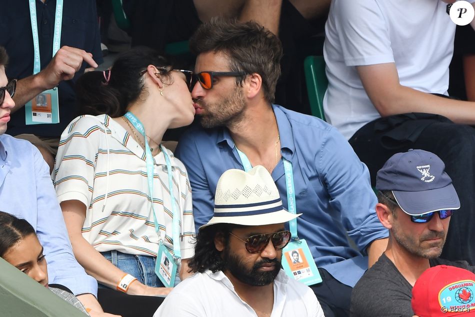 Nolwenn Leroy Et Son Compagnon Arnaud Clement Dans Les Tribunes Des Internationaux De France De Tennis De Roland Garros A Paris Le 10 Juin 18 Purepeople