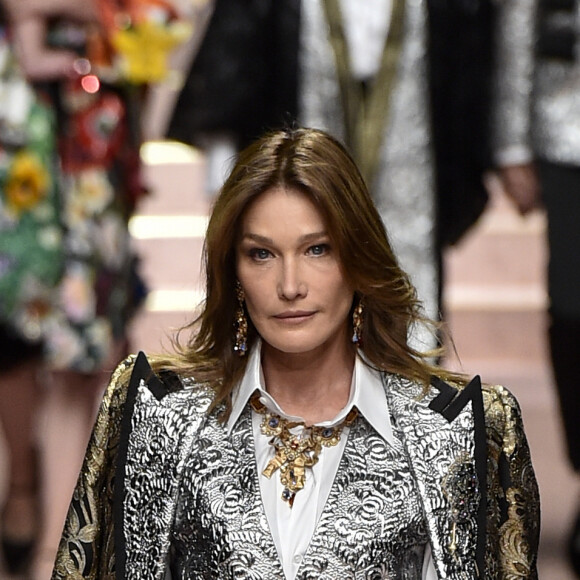 Carla Bruni lors du défilé Dolce & Gabbana pour la collection Prêt-à-Porter Printemps/Eté 2019 lors de la Fashion Week de Milan, le 23 septembre 2018.