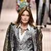 Carla Bruni lors du défilé Dolce & Gabbana pour la collection Prêt-à-Porter Printemps/Eté 2019 lors de la Fashion Week de Milan, le 23 septembre 2018.