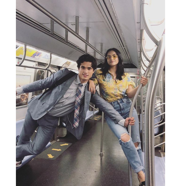 Camila Mendes et Charles Melton, les deux acteurs de la série "Riverdale", auraient-ils confirmé leur romance sur Instagram, ce dimanche 7 octobre 2018 ?