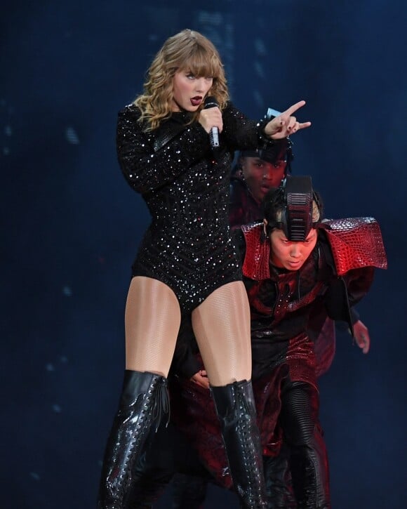 Taylor Swift en concert lors de sa tournée 'Reputation Tour' au Hard Rock Stadium à Miami Gardens en Floride, le 19 aout 2018.