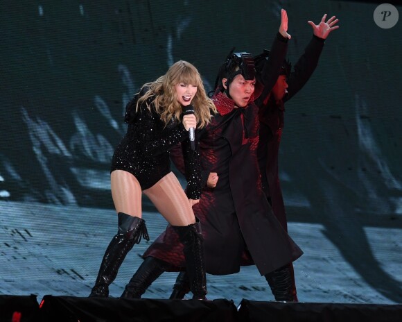 Taylor Swift en concert lors de sa tournée 'Reputation Tour' au Hard Rock Stadium à Miami Gardens en Floride, le 19 aout 2018.