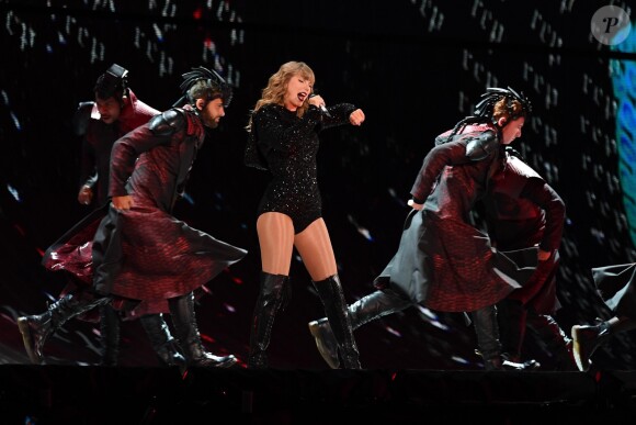 Taylor Swift en concert lors de sa tournée 'Reputation Tour' au Hard Rock Stadium à Miami Gardens en Floride, le 19 aout 2018.