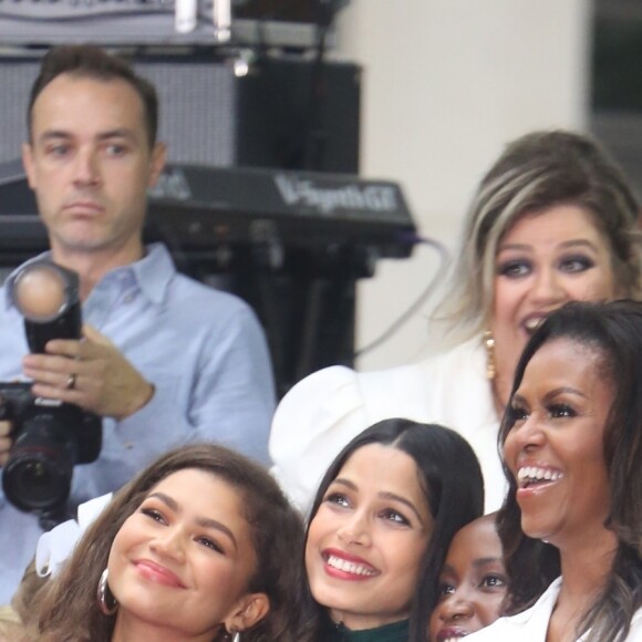 Karlie Kloss, Zendaya, Kelly Clarkson, Freida Pinto et Michelle Obama sur le plateau de l'émission "NBC's Today" pour célébrer la "Journée internationale de la Fille" à New York, le 11 octobre 2018.