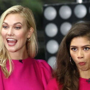Karlie Kloss et Zendaya sur le plateau de l'émission "NBC's Today" pour célébrer la "Journée internationale de la Fille" à New York, le 11 octobre 2018.