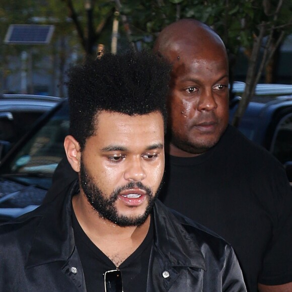 Bella Hadid et son compagnon The Weeknd arrivent à l'hôtel Greenwich main dans la main après un brunch au Sadelle's pour fêter l'anniversaire de Bella (22 ans) à New York, le 9 octobre 2018.