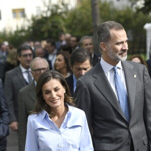 Le roi Felipe VI et la reine Letizia d'Espagne visitent le village de Moal, élu "plus beau village Asturien", le 20 octobre 2018.