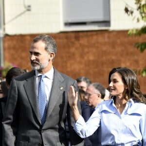 Le roi Felipe VI et la reine Letizia d'Espagne visitent le village de Moal, élu "plus beau village Asturien", le 20 octobre 2018.