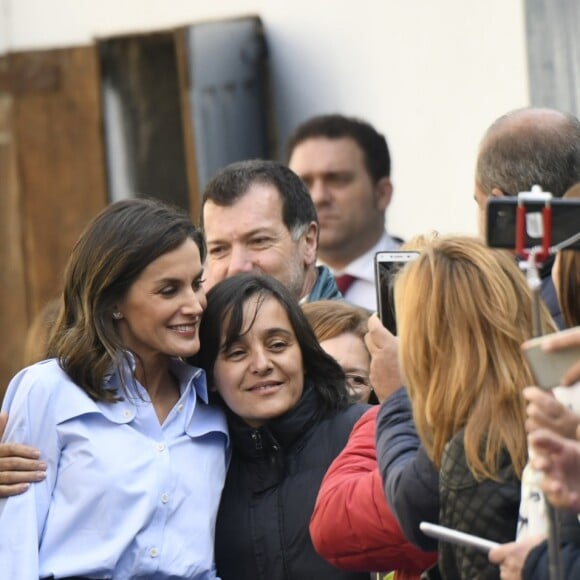 Le roi Felipe VI et la reine Letizia d'Espagne visitent le village de Moal, élu "plus beau village Asturien", le 20 octobre 2018.