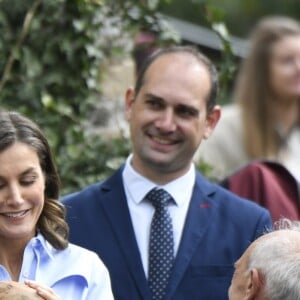 Le roi Felipe VI et la reine Letizia d'Espagne visitent le village de Moal, élu "plus beau village Asturien", le 20 octobre 2018.