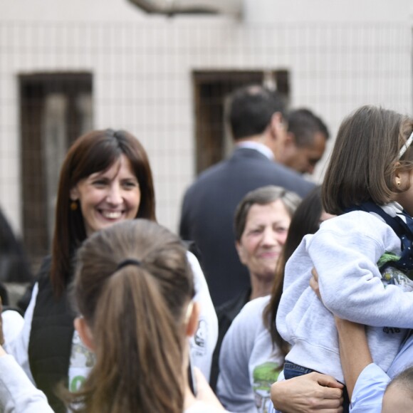 Le roi Felipe VI et la reine Letizia d'Espagne visitent le village de Moal, élu "plus beau village Asturien", le 20 octobre 2018.