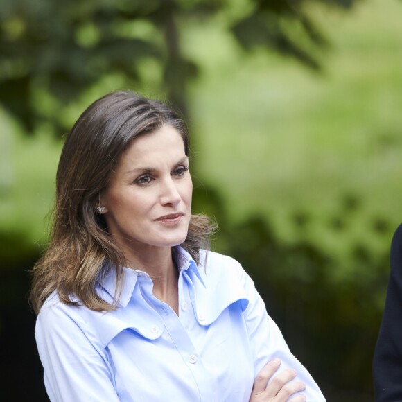Le roi Felipe VI et la reine Letizia d'Espagne visitent le village de Moal, élu "plus beau village Asturien", le 20 octobre 2018. © Jack Abuin via Zuma Press/Bestimage