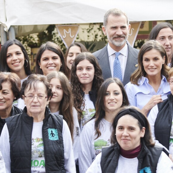 Le roi Felipe VI et la reine Letizia d'Espagne visitent le village de Moal, élu "plus beau village Asturien", le 20 octobre 2018. © Jack Abuin via Zuma Press/Bestimage