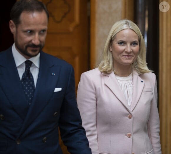 Le prince Haakon et la princesse Mette-Marit de Norvège en visite officielle en Estonie; Réception avec Kersti Kaljulaid présidente de la République d'Estonie à Tallinn le 25 avril 2018.
