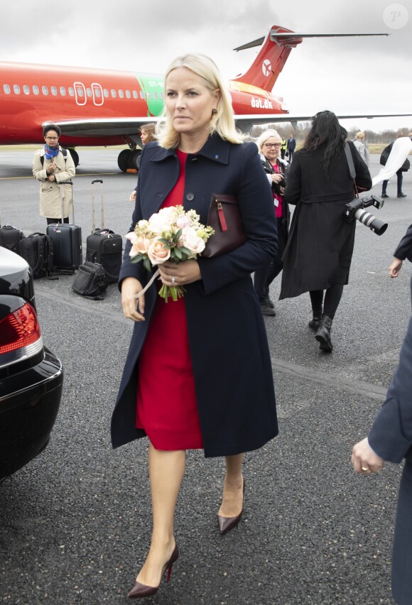 Arrivée du prince Haakon de Norvège et de la princesse Mette-Marit de Norvège pour une visite officielle à Tallinn en Estonie le 25 avril 2018.