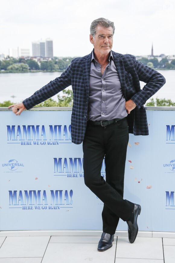 Pierce Brosnan au photocall de "Mamma Mia! Here We Go Again" à Hambourg, le 12 juillet 2018.