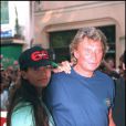  Adeline Blondieau et Johnny Hallyday à Saint-Tropez, le 1er août 1994. 
