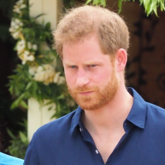 Le prince Harry, duc de Sussex, et Meghan Markle, duchesse de Sussex, visitent le Tupou College, à Toloa, sur l'île de Tongatapu, aux Tonga, le 26 octobre 2018.