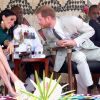 Le prince Harry, duc de Sussex, et Meghan Markle, duchesse de Sussex (enceinte), assistent à une cérémonie traditionnelle fidjienne à la dernière étape de leur voyage officiel aux Fidji, à Nadi, Fidji, le 25 octobre 2018.