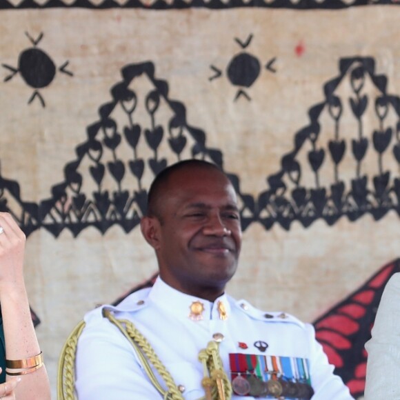 Le prince Harry, duc de Sussex, et Meghan Markle, duchesse de Sussex (enceinte), assistent à une cérémonie traditionnelle fidjienne à la dernière étape de leur voyage officiel aux Fidji, à Nadi, Fidji, le 25 octobre 2018.