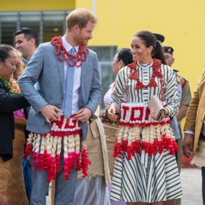 Le prince Harry et la duchesse Meghan de Sussex, enceinte, lors de leur visite dans le royaume des Tonga le 26 octobre 2018.