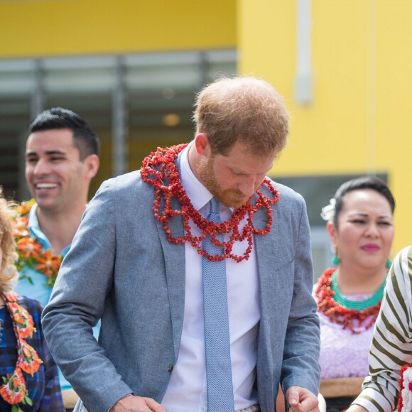 Le prince Harry et la duchesse Meghan de Sussex, enceinte, lors de leur visite dans le royaume des Tonga le 26 octobre 2018.