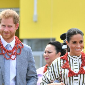 Le prince Harry et la duchesse Meghan de Sussex, enceinte, lors de leur visite dans le royaume des Tonga le 26 octobre 2018.