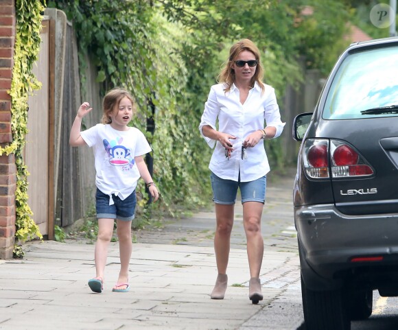 Exclusif - Geri Halliwell et sa fille Bluebell Madonna à Londres. Geri s'est cognée le menton contre la portière de sa voiture en parlant à un voisin. Le 29 juillet 2014