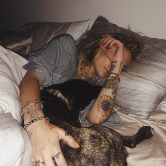 Paris Jackson et son chien. Juillet 2018.