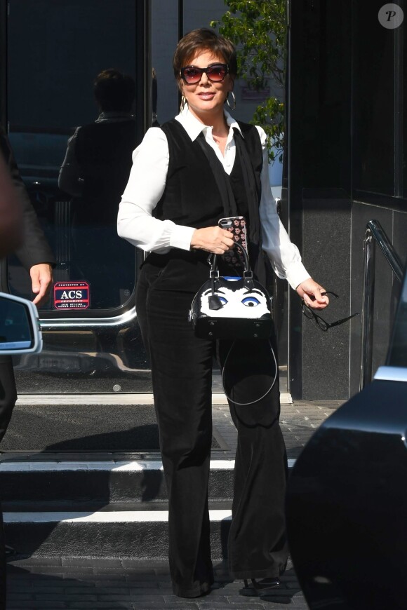 Exclusif - Kris Jenner est allée faire des achats chez XIV Karats LTD et Louis Vuitton à Beverly Hills, le 22 octobre 2018.