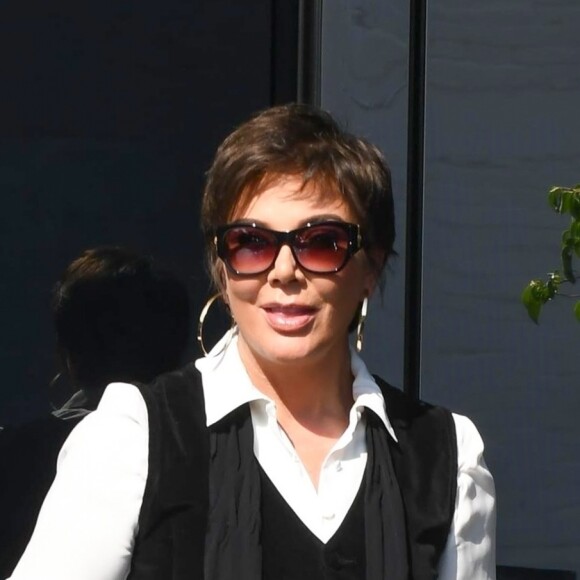 Exclusif - Kris Jenner est allée faire des achats chez XIV Karats LTD et Louis Vuitton à Beverly Hills, le 22 octobre 2018.