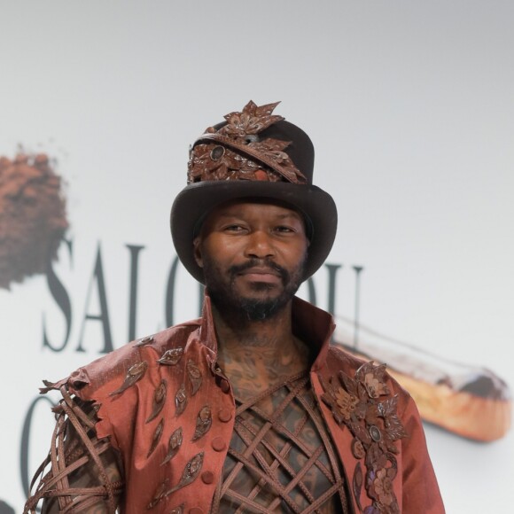 Djibril Cissé - Défilé du 24ème Salon du Chocolat à Paris en faveur de l'association Mécénat Chirurgie Cardiaque au Parc des Expositions de la Porte de Versailles à Paris le 30 octobre 2018. © CVS-Veeren/Bestimage