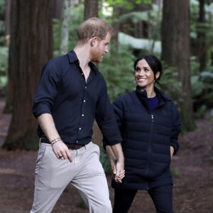 Le prince Harry, duc de Sussex et Meghan Markle, duchesse de Sussex (enceinte) visitent le site Redwoods Tree Walk à Rotorua, Nouvelle Zélande le 31 octobre 2018.