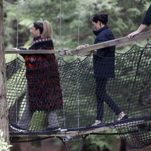 Le prince Harry, duc de Sussex et Meghan Markle, duchesse de Sussex (enceinte) visitent le site Redwoods Tree Walk à Rotorua, Nouvelle Zélande le 31 octobre 2018.