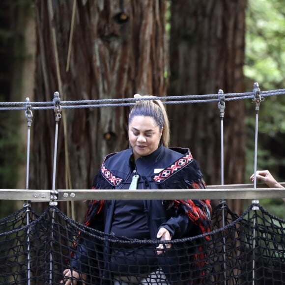 Le prince Harry, duc de Sussex et Meghan Markle, duchesse de Sussex (enceinte) visitent le site Redwoods Tree Walk à Rotorua, Nouvelle Zélande le 31 octobre 2018.