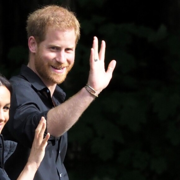 Le prince Harry et Meghan Markle visitent le site Redwoods Treewalk à Rotorua, Nouvelle Zélande le 31 octobre 2018.