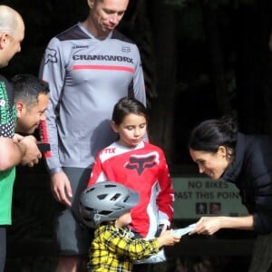 Le prince Harry et Meghan Markle visitent le site Redwoods Treewalk à Rotorua, Nouvelle Zélande le 31 octobre 2018.