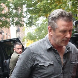 Alec Baldwin au commissariat à Manhattan, New York, le 2 novembre 2018 après avoir été interpellé suite à un affrontement avec un autre homme pour une place de stationnement.