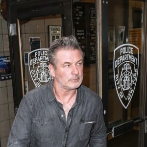 Alec Baldwin au commissariat à Manhattan, New York, le 2 novembre 2018 après avoir été interpellé suite à un affrontement avec un autre homme pour une place de stationnement.