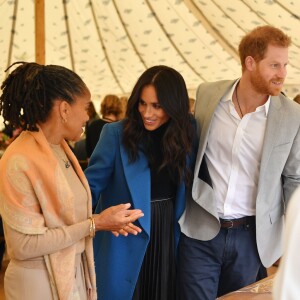 Meghan Markle, duchesse de Cambridge, le prince Harry, duc de Sussex, reçoivent les femmes qui apparaissent dans le livre de recettes ""Together, our community cookbook"" au palais Kensington à Londres le 20 septembre 2018.