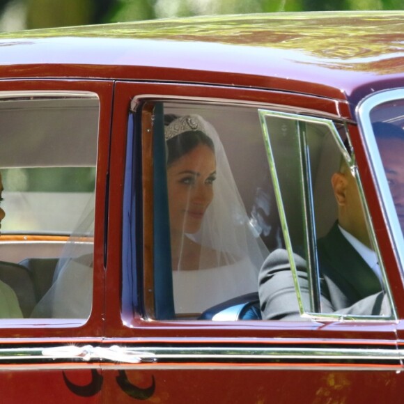 Meghan Markle, duchesse de Sussex arrive à la chapelle St. George au château de Windsor à bord d'une Rolls Royce avec sa mère Doria Ragland à ses côtés - Mariage du prince Harry et de Meghan Markle au château de Windsor le 19 mai 2018.