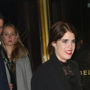 La princesse Eugenie d'York quittant la soirée privée Casamigos organisée au restaurant Isabel à Londres le 2 novembre 2018, sa première apparition depuis son mariage le 12 octobre avec Jack Brooksbank, ambassadeur de la marque de tequila de George Clooney et Rande Gerber.